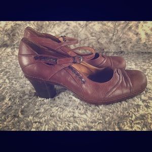 Clark’s Artisan Brown leather Mary Janes